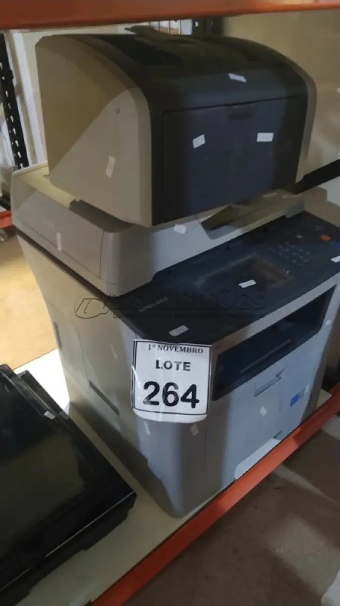 LOTE 264 - 01 IMPRESSORA MULTIFUNCIONAL MODELO SCX-5835NX MARCA SAMSUNG E 01 IMPRESSORA MARCA HP. (NO ESTADO) ATENÇÃO! FAZER A VISITAÇÃO ANTES DE ARREMATAR, NÃO SABEMOS SE FUNCIONA, LEILÃO NÃO TEM GARANTIA E NEM DEVOLUÇÃO, SUJEITO A POSSÍVEIS AVARIAS VISÍVEIS/OCULTAS E/OU AUSÊNCIA DE COMPONENTES.
