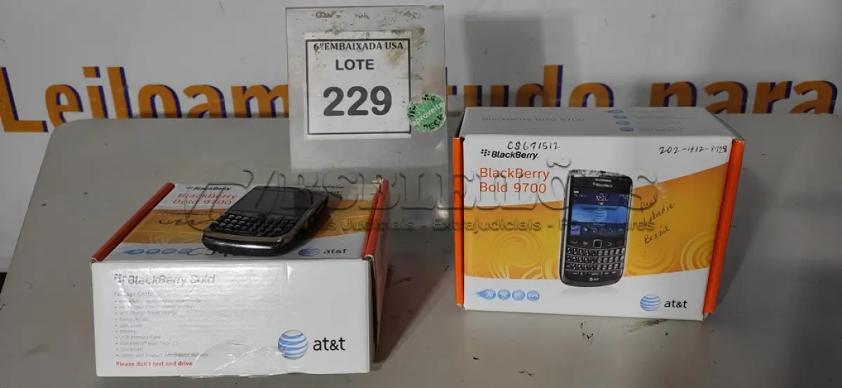 LOTE 229 - 02 BLACKBERRY BOLD 9700. (NO ESTADO EM QUE SE ENCONTRA. SUJEITO A AVARIAS OCULTAS/VISÍVEIS.) CS433999, CS671512