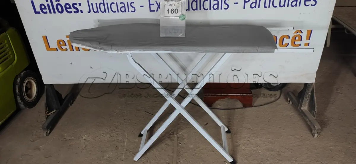 LOTE 160 - 01 TÁBUA DE PASSAR ROUPAS. (NO ESTADO EM QUE SE ENCONTRA. SUJEITO A AVARIAS OCULTAS/VISÍVEIS.)