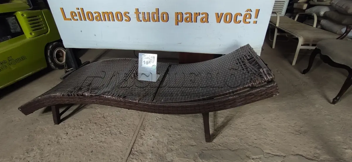 LOTE 161 - 01 ESPREGUIÇADEIRA. (NO ESTADO EM QUE SE ENCONTRA. SUJEITO A AVARIAS OCULTAS/VISÍVEIS.) BH1638D