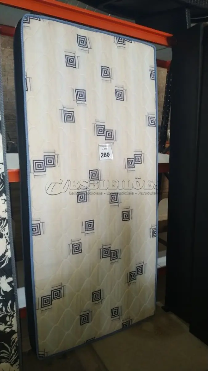 LOTE 260 - 01 COLCHÃO SOLTEIRO 1,88CM X 0,88CM. (NO ESTADO EM QUE SE ENCONTRA. SUJEITO A AVARIAS OCULTAS/VISÍVEIS.) BJ7224G