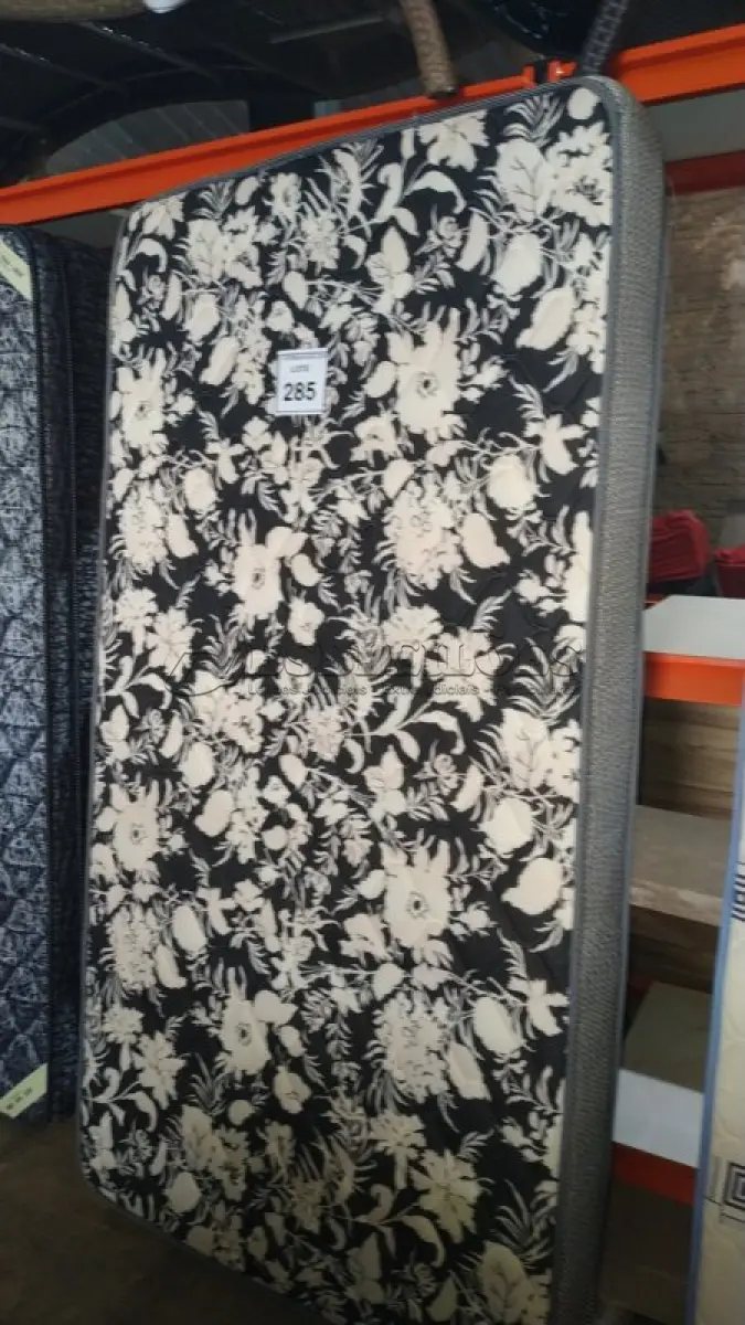 LOTE 285 - 01 COLCHÃO SOLTEIRO 1,87CM X 0,97CM. (NO ESTADO EM QUE SE ENCONTRA. SUJEITO A AVARIAS OCULTAS/VISÍVEIS.) BJ7412F