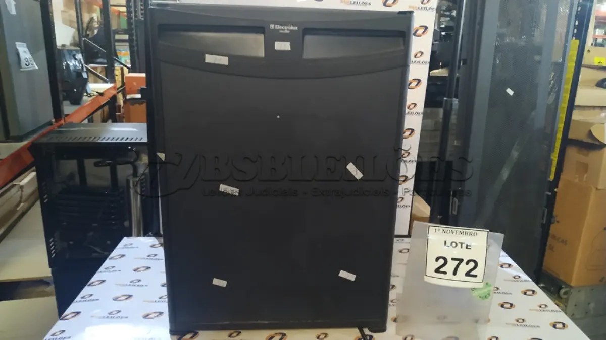 LOTE 272 - 01 FRIGOBAR MARCA ELECTROLUX. (NO ESTADO) ATENÇÃO! FAZER A VISITAÇÃO ANTES DE ARREMATAR, NÃO SABEMOS SE FUNCIONA, LEILÃO NÃO TEM GARANTIA E NEM DEVOLUÇÃO, SUJEITO A POSSÍVEIS AVARIAS VISÍVEIS/OCULTAS E/OU AUSÊNCIA DE COMPONENTES.