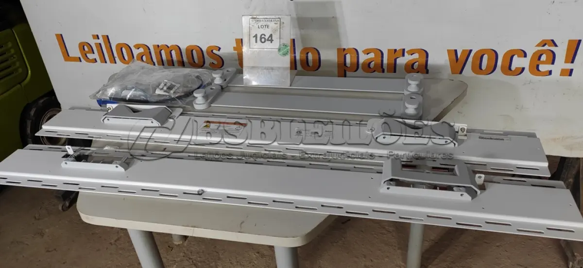 LOTE 164 - 01 SUPORTE STEELCASE . (NO ESTADO EM QUE SE ENCONTRA. SUJEITO A AVARIAS OCULTAS/VISÍVEIS.)