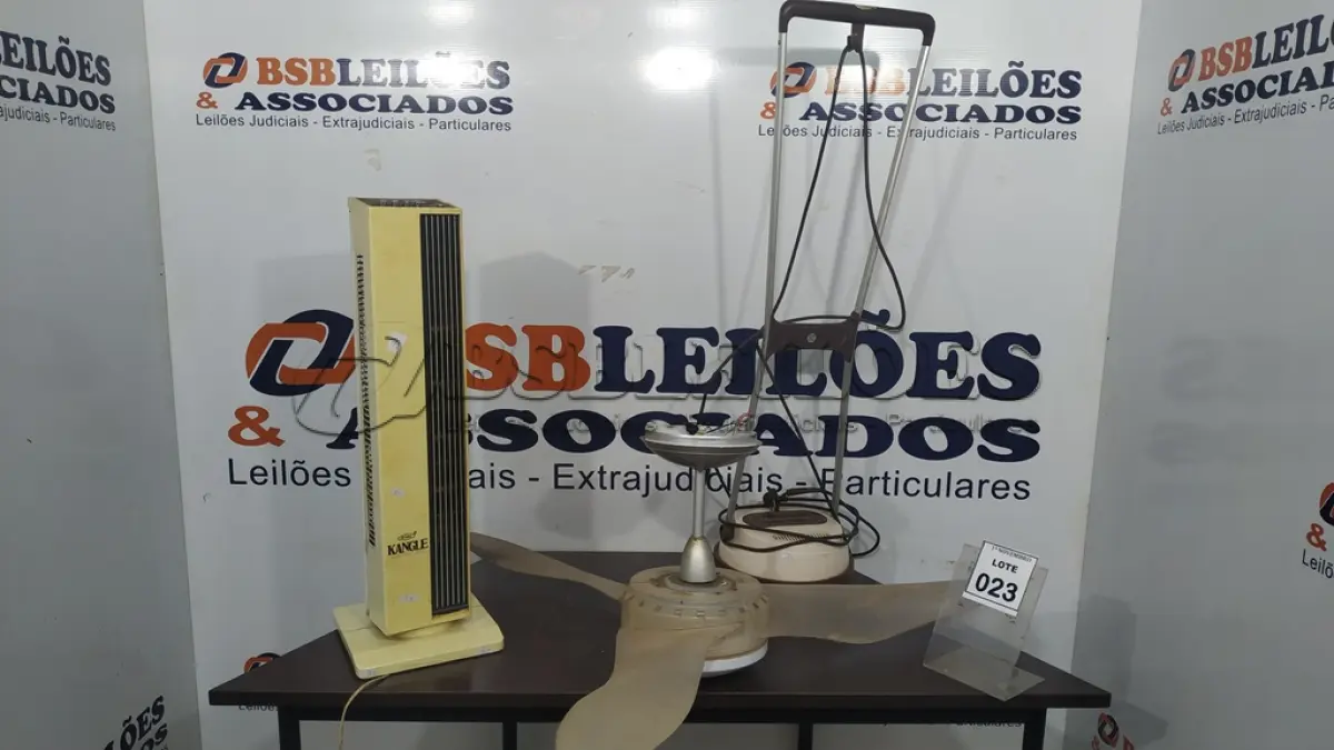 LOTE 023 - 01 ENCERADEIRA MARCA ELECTROLUX, 01 VENTILADOR DE TETO E 01 VENTILADOR TIPO TORRE MARCA KANGLE. (NO ESTADO) ATENÇÃO! FAZER A VISITAÇÃO ANTES DE ARREMATAR, NÃO SABEMOS SE FUNCIONA, LEILÃO NÃO TEM GARANTIA E NEM DEVOLUÇÃO, SUJEITO A POSSÍVEIS AVARIAS VISÍVEIS/OCULTAS E/OU AUSÊNCIA DE COMPONENTES.