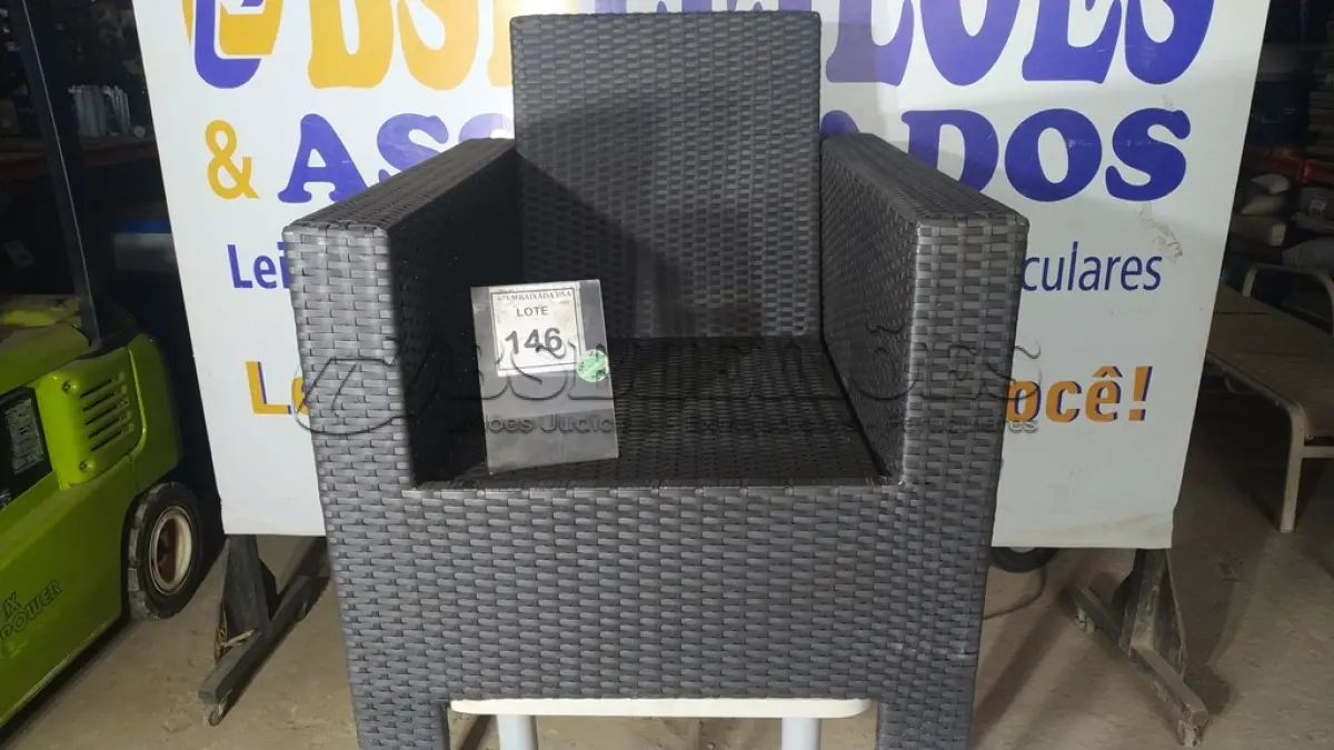 LOTE 146 - 01 POLTRONA DE JARDIM. (NO ESTADO EM QUE SE ENCONTRA. SUJEITO A AVARIAS OCULTAS/VISÍVEIS.) BH1679P