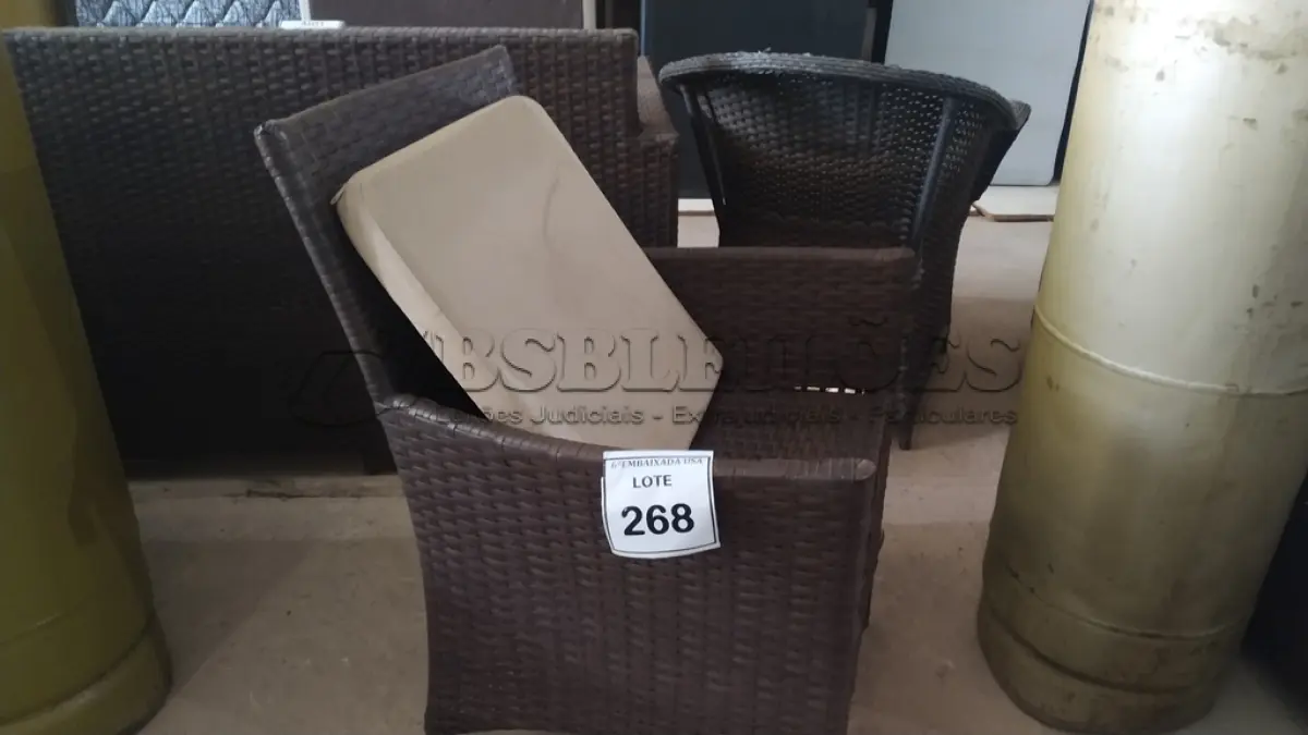 LOTE 268 - 01 CADEIRA DE JARDIM. (NO ESTADO EM QUE SE ENCONTRA. SUJEITO A AVARIAS OCULTAS/VISÍVEIS.) BH1566D