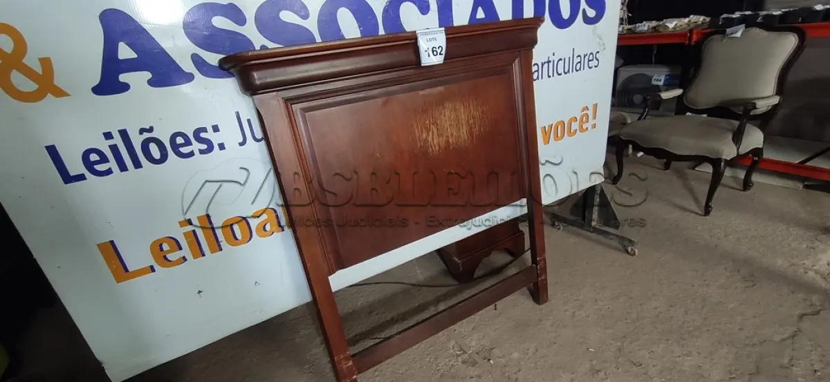 LOTE 162 - 01 CABECEIRA DE CAMA. (NO ESTADO EM QUE SE ENCONTRA. SUJEITO A AVARIAS OCULTAS/VISÍVEIS.)  BF8593U