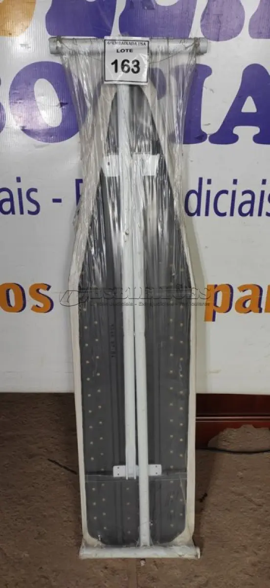 LOTE 163 - 01 TÁBUA DE PASSAR ROUPAS. (NO ESTADO EM QUE SE ENCONTRA. SUJEITO A AVARIAS OCULTAS/VISÍVEIS.)