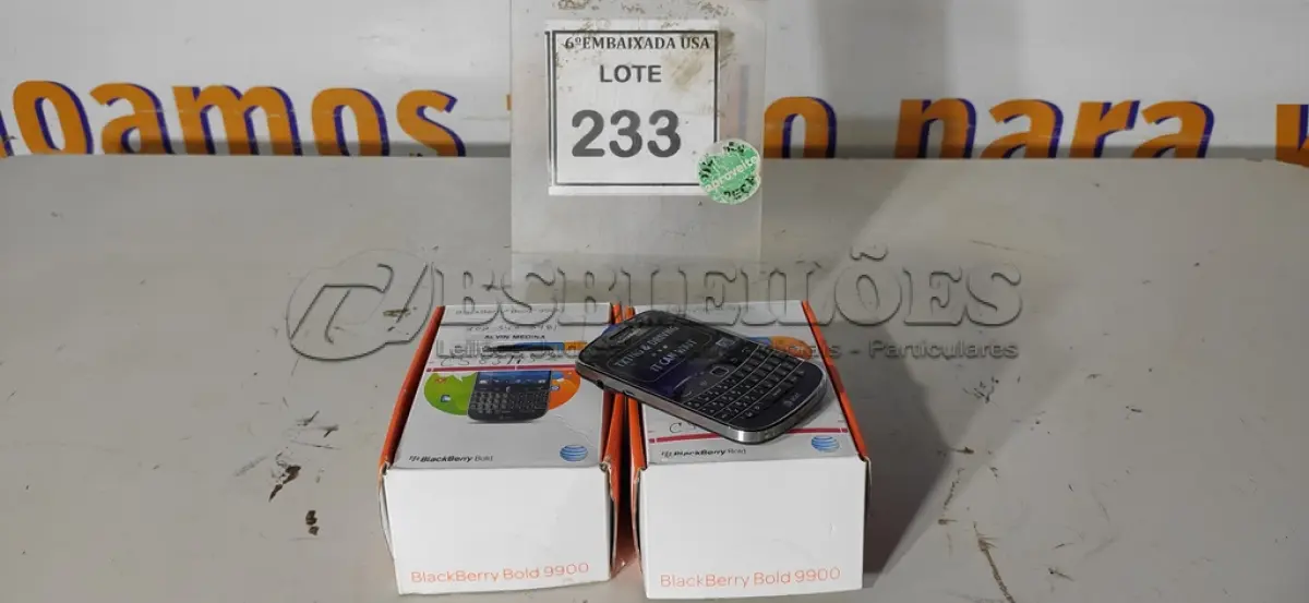 LOTE 233 - 02 BLACKBERRY BOLD 9900. (NO ESTADO EM QUE SE ENCONTRA. SUJEITO A AVARIAS OCULTAS/VISÍVEIS.) CS831144, CS831152