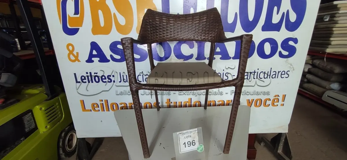 LOTE 196 - 01 CADEIRA DE JARDIM. (NO ESTADO EM QUE SE ENCONTRA. SUJEITO A AVARIAS OCULTAS/VISÍVEIS.) BH1588G