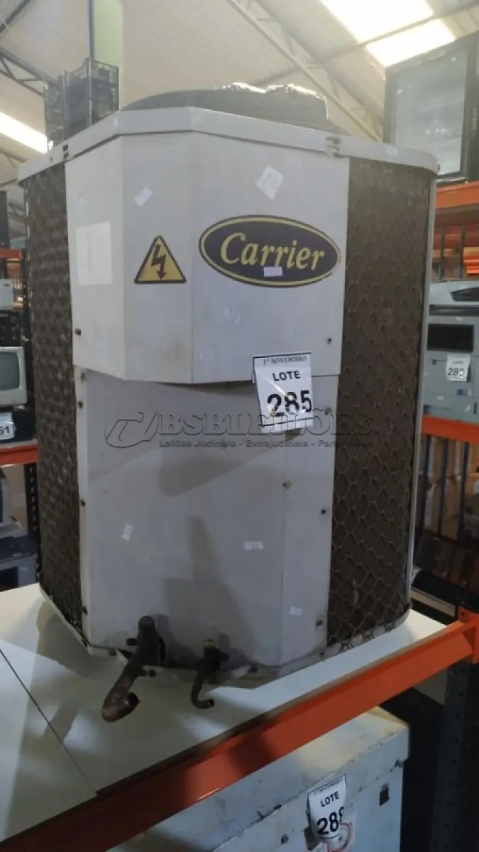 LOTE 285 - 01 CONDENSADORA 36.000 BTUS MARCA CARRIER. (NO ESTADO) ATENÇÃO! FAZER A VISITAÇÃO ANTES DE ARREMATAR, NÃO SABEMOS SE FUNCIONA, LEILÃO NÃO TEM GARANTIA E NEM DEVOLUÇÃO, SUJEITO A POSSÍVEIS AVARIAS VISÍVEIS/OCULTAS E/OU AUSÊNCIA DE COMPONENTES.