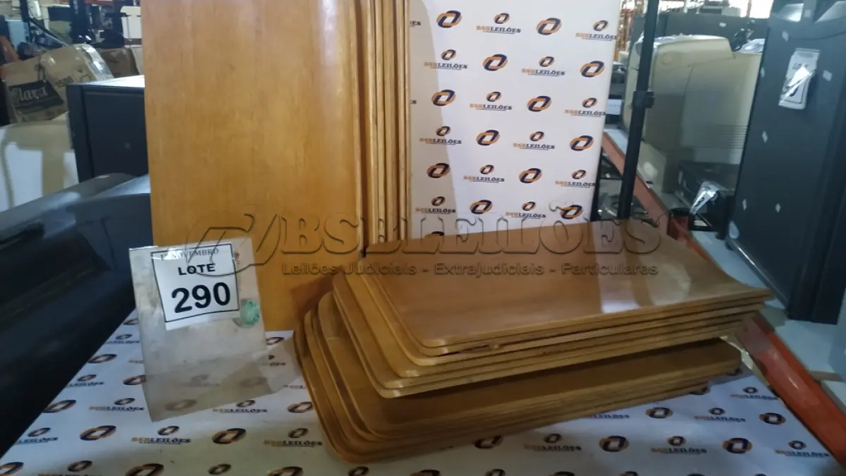 LOTE 290 - 20 PLACAS DE MADEIRA. (NO ESTADO) ATENÇÃO! FAZER A VISITAÇÃO ANTES DE ARREMATAR, NÃO SABEMOS SE FUNCIONA, LEILÃO NÃO TEM GARANTIA E NEM DEVOLUÇÃO, SUJEITO A POSSÍVEIS AVARIAS VISÍVEIS/OCULTAS E/OU AUSÊNCIA DE COMPONENTES.