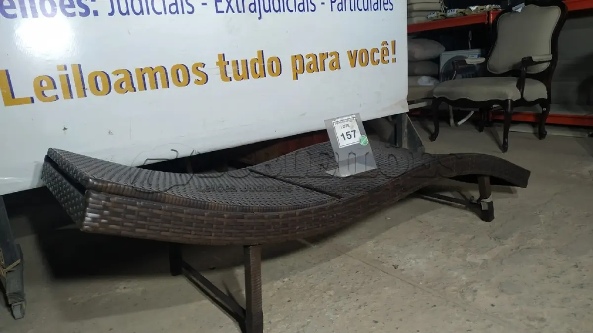 LOTE 157 - 01 ESPREGUIÇADEIRA. (NO ESTADO EM QUE SE ENCONTRA. SUJEITO A AVARIAS OCULTAS/VISÍVEIS.) BH1584J