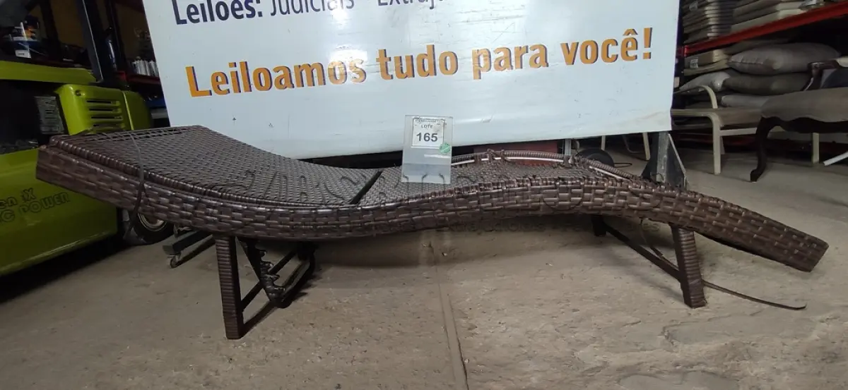 LOTE 165 - 01 ESPREGUIÇADEIRA. (NO ESTADO EM QUE SE ENCONTRA. SUJEITO A AVARIAS OCULTAS/VISÍVEIS.) BH1584D