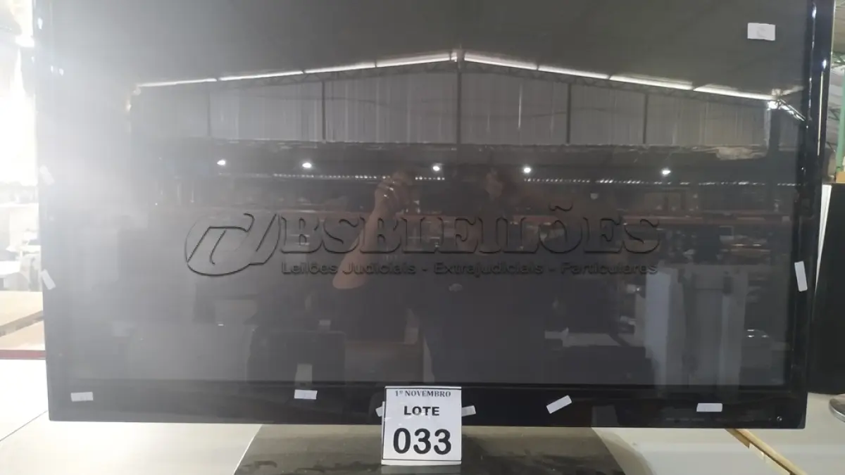 LOTE 033 - 01 TV LCD 42’’ MARCA LG. (NO ESTADO) ATENÇÃO! FAZER A VISITAÇÃO ANTES DE ARREMATAR, NÃO SABEMOS SE FUNCIONA, LEILÃO NÃO TEM GARANTIA E NEM DEVOLUÇÃO, SUJEITO A POSSÍVEIS AVARIAS VISÍVEIS/OCULTAS E/OU AUSÊNCIA DE COMPONENTES.