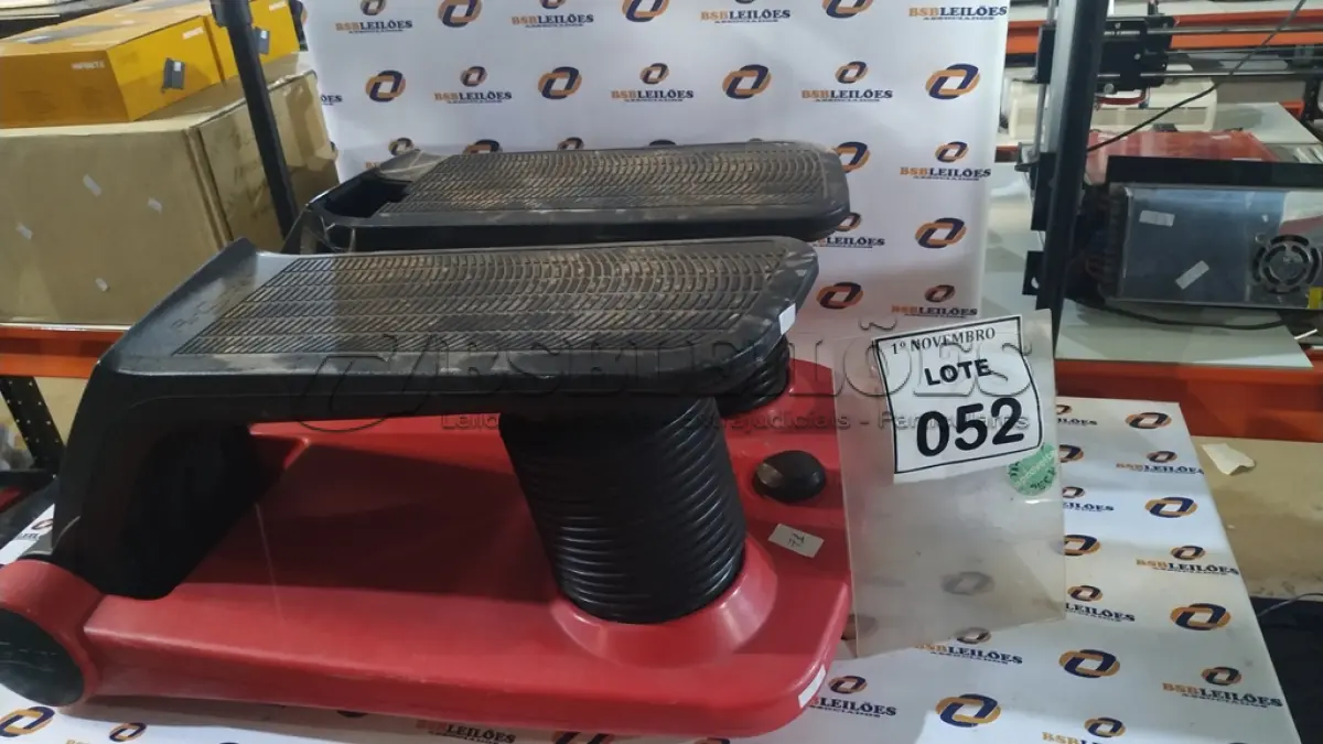 LOTE 052 - 01 APARELHO DE GINÁSTICA E 01 ESPELHO DE BANHEIRO. (NO ESTADO) ATENÇÃO! FAZER A VISITAÇÃO ANTES DE ARREMATAR, NÃO SABEMOS SE FUNCIONA, LEILÃO NÃO TEM GARANTIA E NEM DEVOLUÇÃO, SUJEITO A POSSÍVEIS AVARIAS VISÍVEIS/OCULTAS E/OU AUSÊNCIA DE COMPONENTES.