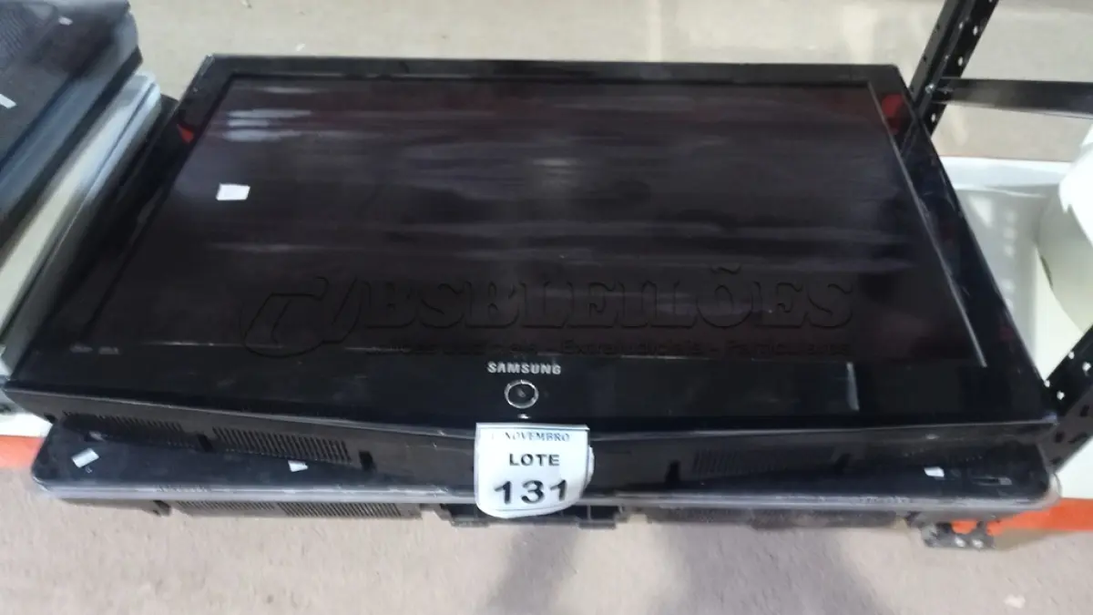 LOTE 131 - 01 TV LCD 40’’ MARCA SAMSUNG E 01 TV LCD 42’’ MARCA PHILIPS. (NO ESTADO) ATENÇÃO! FAZER A VISITAÇÃO ANTES DE ARREMATAR, NÃO SABEMOS SE FUNCIONA, LEILÃO NÃO TEM GARANTIA E NEM DEVOLUÇÃO, SUJEITO A POSSÍVEIS AVARIAS VISÍVEIS/OCULTAS E/OU AUSÊNCIA DE COMPONENTES.