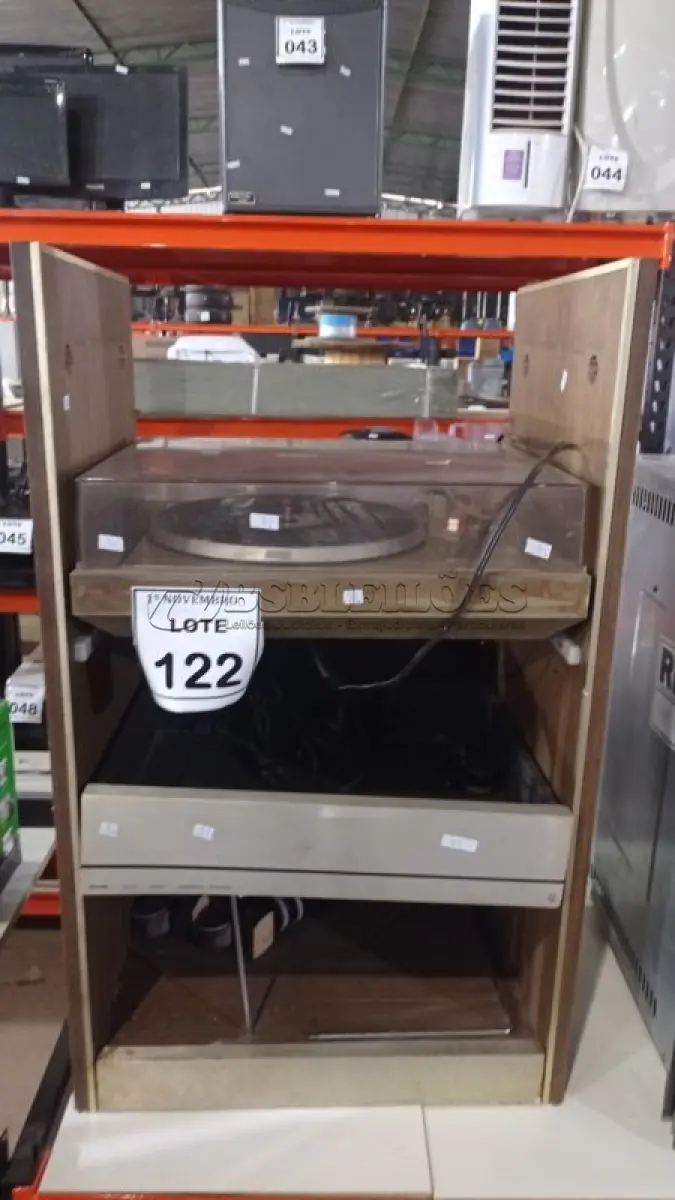 LOTE 122 - 01 TOCA DISCO MARCA PHILIPS. (NO ESTADO) ATENÇÃO! FAZER A VISITAÇÃO ANTES DE ARREMATAR, NÃO SABEMOS SE FUNCIONA, LEILÃO NÃO TEM GARANTIA E NEM DEVOLUÇÃO, SUJEITO A POSSÍVEIS AVARIAS VISÍVEIS/OCULTAS E/OU AUSÊNCIA DE COMPONENTES.
