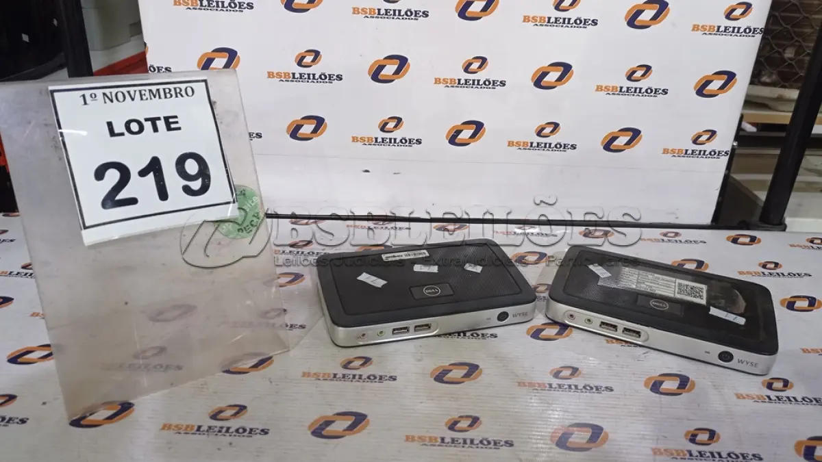 LOTE 219 - 02 MINIS CPU MARCA DELL. (NO ESTADO) ATENÇÃO! FAZER A VISITAÇÃO ANTES DE ARREMATAR, NÃO SABEMOS SE FUNCIONA, LEILÃO NÃO TEM GARANTIA E NEM DEVOLUÇÃO, SUJEITO A POSSÍVEIS AVARIAS VISÍVEIS/OCULTAS E/OU AUSÊNCIA DE COMPONENTES.