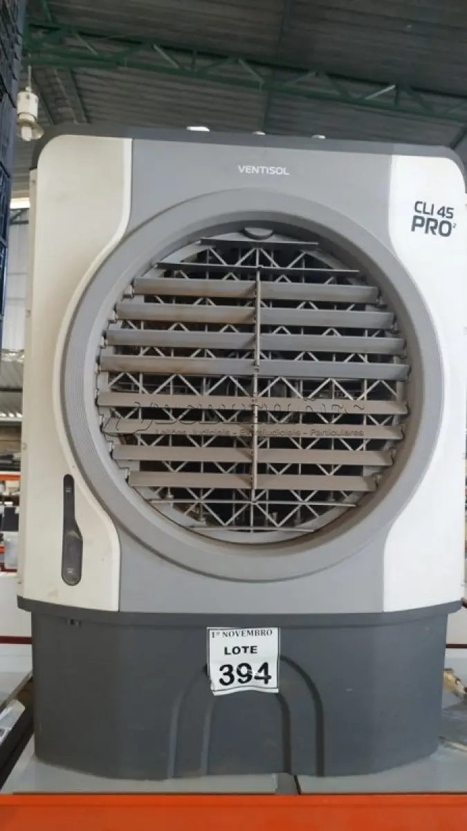 LOTE 394 - 01 CLIMATIZADOR MODELO CLI 45 PRO² MARCA VENTISOL. (NO ESTADO) ATENÇÃO! FAZER A VISITAÇÃO ANTES DE ARREMATAR, NÃO SABEMOS SE FUNCIONA, LEILÃO NÃO TEM GARANTIA E NEM DEVOLUÇÃO, SUJEITO A POSSÍVEIS AVARIAS VISÍVEIS/OCULTAS E/OU AUSÊNCIA DE COMPONENTES.