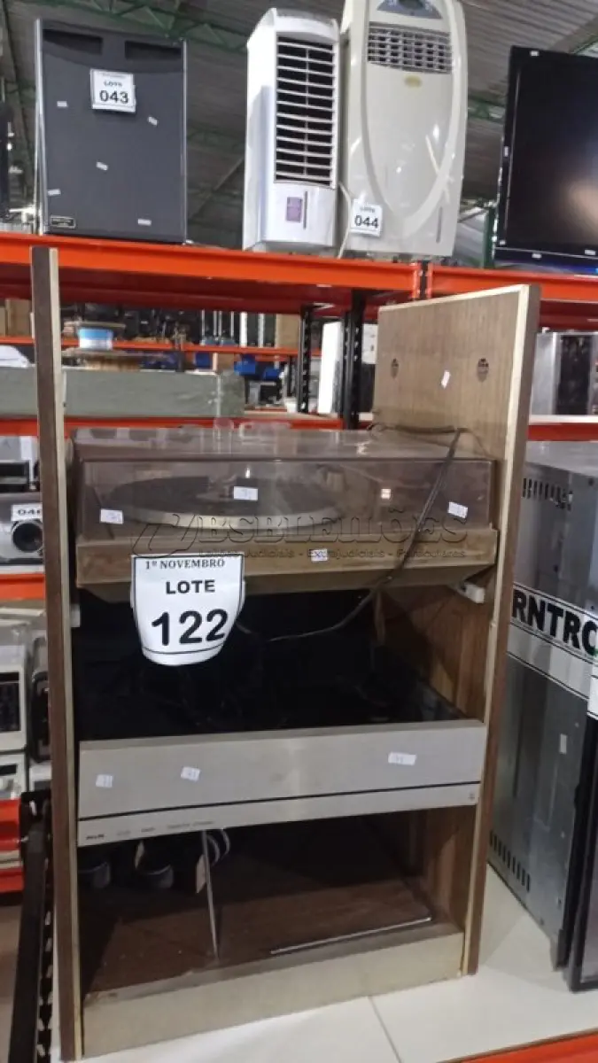 LOTE 122 - 01 TOCA DISCO MARCA PHILIPS. (NO ESTADO) ATENÇÃO! FAZER A VISITAÇÃO ANTES DE ARREMATAR, NÃO SABEMOS SE FUNCIONA, LEILÃO NÃO TEM GARANTIA E NEM DEVOLUÇÃO, SUJEITO A POSSÍVEIS AVARIAS VISÍVEIS/OCULTAS E/OU AUSÊNCIA DE COMPONENTES.