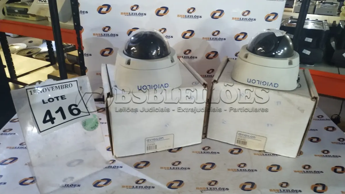 LOTE 416 - 02 CÂMERAS DOME MARCA AVIGILON. (NO ESTADO) ATENÇÃO! FAZER A VISITAÇÃO ANTES DE ARREMATAR, NÃO SABEMOS SE FUNCIONA, LEILÃO NÃO TEM GARANTIA E NEM DEVOLUÇÃO, SUJEITO A POSSÍVEIS AVARIAS VISÍVEIS/OCULTAS E/OU AUSÊNCIA DE COMPONENTES.