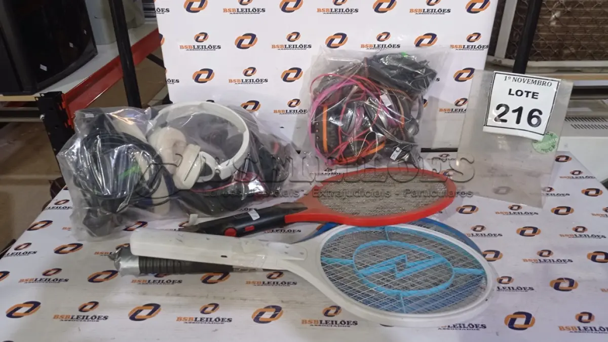 LOTE 216 - 01 LOTE COM VÁRIOS HEADPHONES E RAQUETES ELÉTRICAS. (NO ESTADO) ATENÇÃO! FAZER A VISITAÇÃO ANTES DE ARREMATAR, NÃO SABEMOS SE FUNCIONA, LEILÃO NÃO TEM GARANTIA E NEM DEVOLUÇÃO, SUJEITO A POSSÍVEIS AVARIAS VISÍVEIS/OCULTAS E/OU AUSÊNCIA DE COMPONENTES.