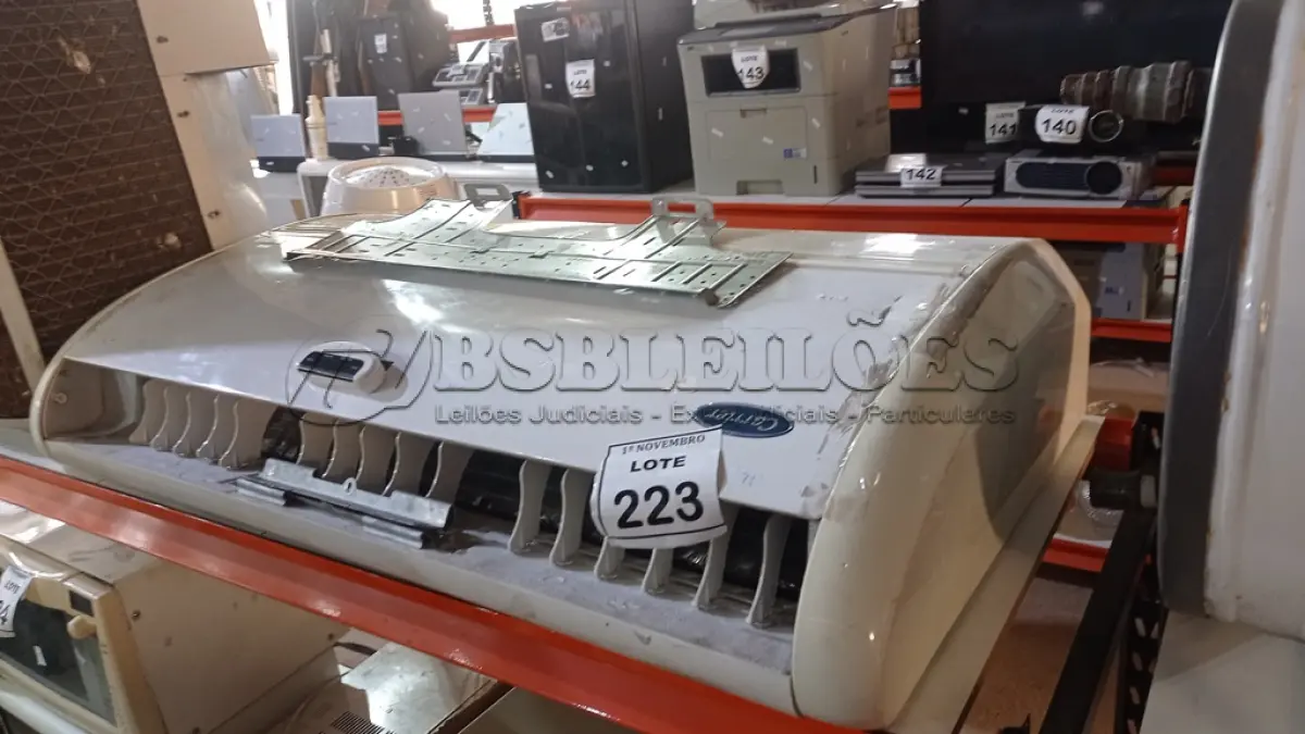 LOTE 223 - 01 CONDENSADORA 220V 36000 BTU MARCA CARRIER E 01 EVAPORADORA MARCA CARRIER. (NO ESTADO) ATENÇÃO! FAZER A VISITAÇÃO ANTES DE ARREMATAR, NÃO SABEMOS SE FUNCIONA, LEILÃO NÃO TEM GARANTIA E NEM DEVOLUÇÃO, SUJEITO A POSSÍVEIS AVARIAS VISÍVEIS/OCULTAS E/OU AUSÊNCIA DE COMPONENTES.