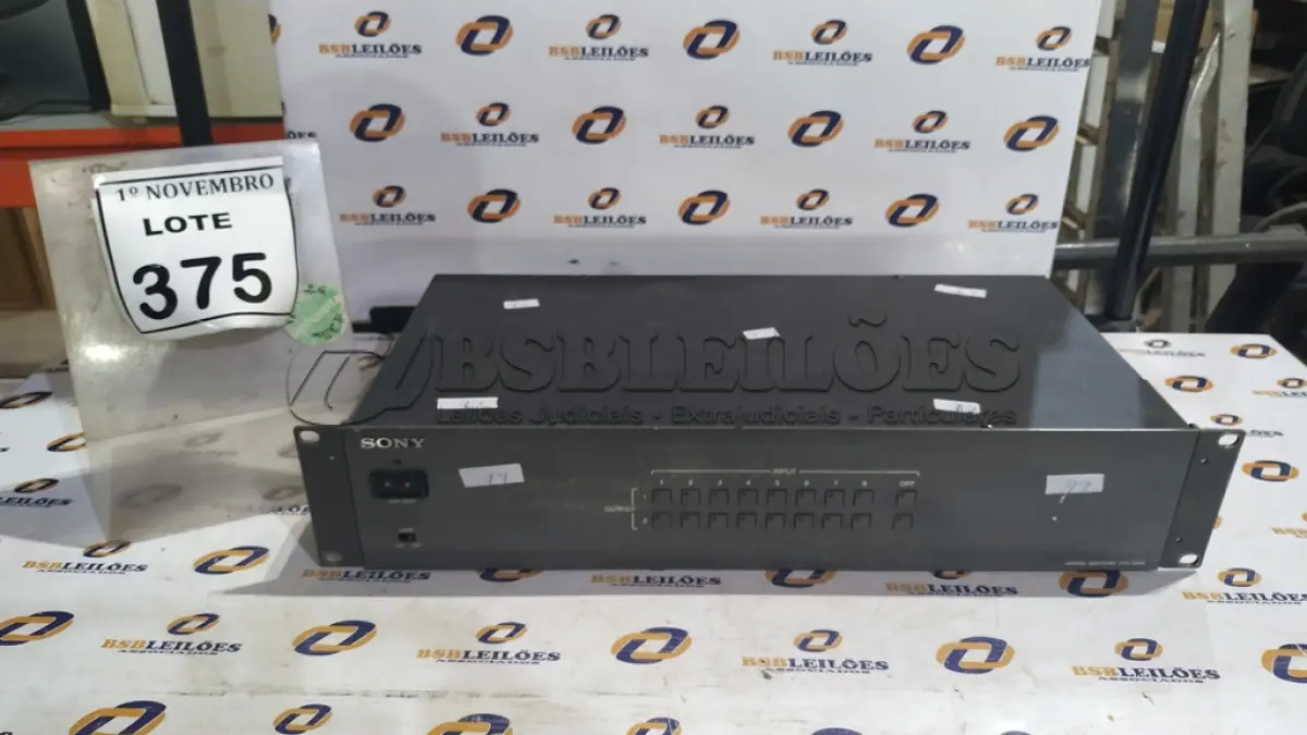 LOTE 375 - 01 MATRIX SWITCHER MODELO PVS-820S MARCA SONY. (NO ESTADO) ATENÇÃO! FAZER A VISITAÇÃO ANTES DE ARREMATAR, NÃO SABEMOS SE FUNCIONA, LEILÃO NÃO TEM GARANTIA E NEM DEVOLUÇÃO, SUJEITO A POSSÍVEIS AVARIAS VISÍVEIS/OCULTAS E/OU AUSÊNCIA DE COMPONENTES.