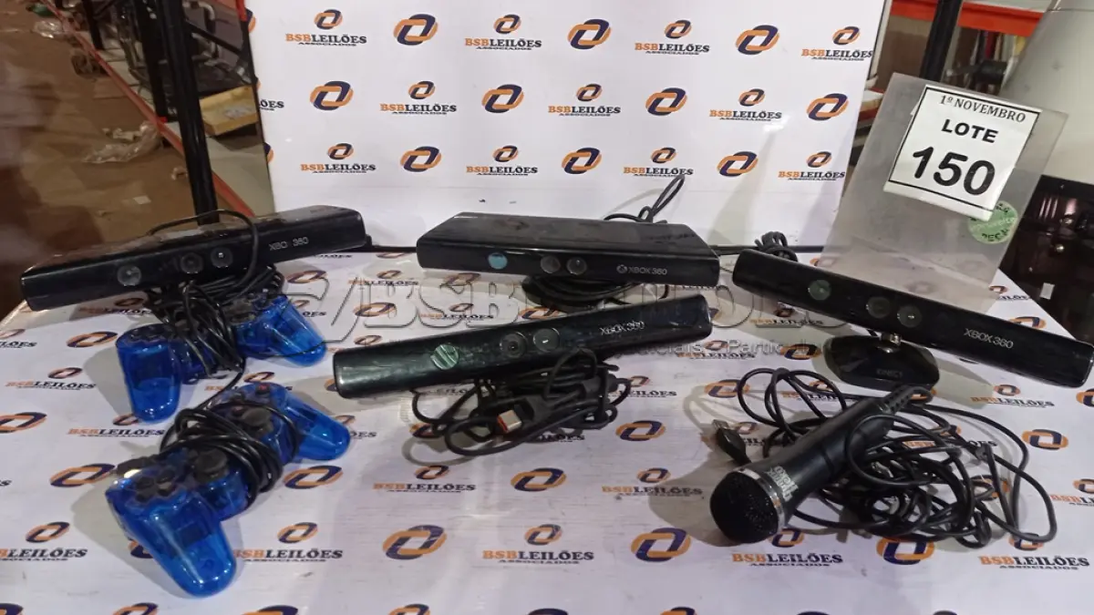 LOTE 150 - 04 KINECT DE XBOX, 01 MICROFONE E 02 JOYSTICKS. (NO ESTADO) ATENÇÃO! FAZER A VISITAÇÃO ANTES DE ARREMATAR, NÃO SABEMOS SE FUNCIONA, LEILÃO NÃO TEM GARANTIA E NEM DEVOLUÇÃO, SUJEITO A POSSÍVEIS AVARIAS VISÍVEIS/OCULTAS E/OU AUSÊNCIA DE COMPONENTES.