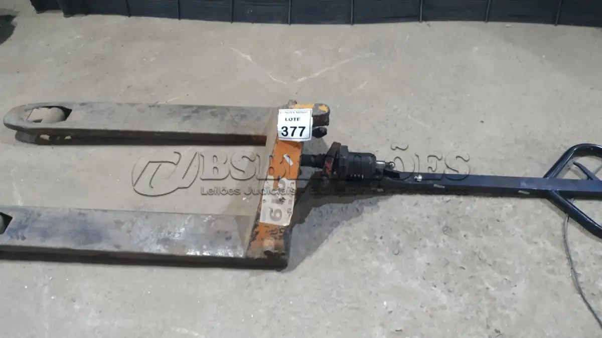 LOTE 377 - 01 SUCATA DE PALETEIRA. (NO ESTADO) ATENÇÃO! FAZER A VISITAÇÃO ANTES DE ARREMATAR, NÃO SABEMOS SE FUNCIONA, LEILÃO NÃO TEM GARANTIA E NEM DEVOLUÇÃO, SUJEITO A POSSÍVEIS AVARIAS VISÍVEIS/OCULTAS E/OU AUSÊNCIA DE COMPONENTES.