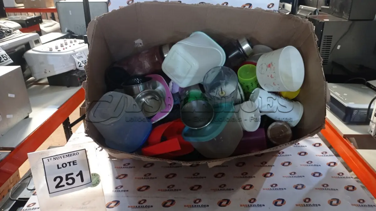 LOTE 251 - 01 LOTE COM UTENSÍLIOS DE COZINHA DIVERSOS. (NO ESTADO) ATENÇÃO! FAZER A VISITAÇÃO ANTES DE ARREMATAR, NÃO SABEMOS SE FUNCIONA, LEILÃO NÃO TEM GARANTIA E NEM DEVOLUÇÃO, SUJEITO A POSSÍVEIS AVARIAS VISÍVEIS/OCULTAS E/OU AUSÊNCIA DE COMPONENTES.