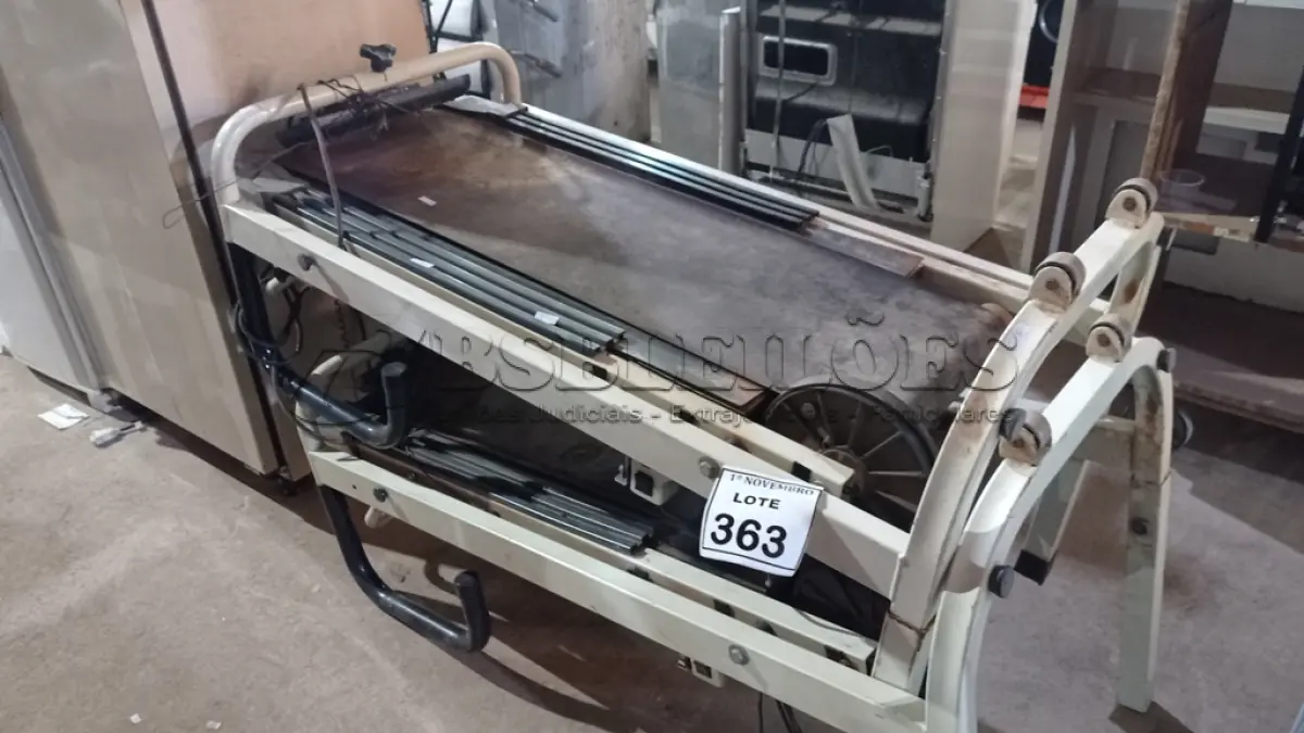 LOTE 363 - 02 ESTEIRAS ERGOMÉTRICA PARA RETIRADA DE PEÇAS. (NO ESTADO) ATENÇÃO! FAZER A VISITAÇÃO ANTES DE ARREMATAR, NÃO SABEMOS SE FUNCIONA, LEILÃO NÃO TEM GARANTIA E NEM DEVOLUÇÃO, SUJEITO A POSSÍVEIS AVARIAS VISÍVEIS/OCULTAS E/OU AUSÊNCIA DE COMPONENTES.