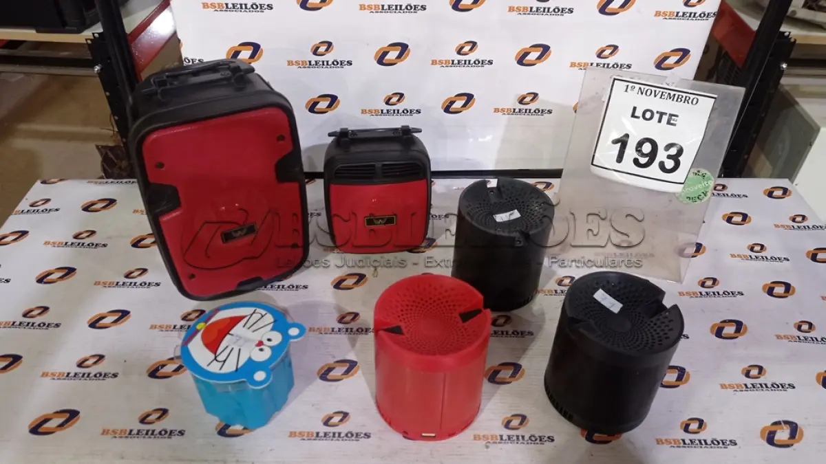 LOTE 193 - 05 CAIXINHAS DE SOM DE MARCAS E MODELOS DIVERSOS. (NO ESTADO) ATENÇÃO! FAZER A VISITAÇÃO ANTES DE ARREMATAR, NÃO SABEMOS SE FUNCIONA, LEILÃO NÃO TEM GARANTIA E NEM DEVOLUÇÃO, SUJEITO A POSSÍVEIS AVARIAS VISÍVEIS/OCULTAS E/OU AUSÊNCIA DE COMPONENTES.