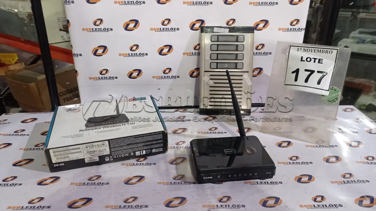 LOTE 177 - 01 ROTEADOR D LINK E 01 INTERFONE. (NO ESTADO) ATENÇÃO! FAZER A VISITAÇÃO ANTES DE ARREMATAR, NÃO SABEMOS SE FUNCIONA. LEILÃO NÃO TEM GARANTIA E NEM DEVOLUÇÃO, SUJEITO A POSSÍVEIS AVARIAS VISÍVEIS/OCULTAS E/OU AUSÊNCIA DE COMPONENTES.