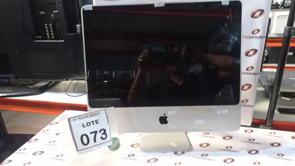 LOTE 073 - 01 IMAC APPLE. (NO ESTADO) ATENÇÃO! FAZER A VISITAÇÃO ANTES DE ARREMATAR, NÃO SABEMOS SE FUNCIONA, LEILÃO NÃO TEM GARANTIA E NEM DEVOLUÇÃO, SUJEITO A POSSÍVEIS AVARIAS VISÍVEIS/OCULTAS E/OU AUSÊNCIA DE COMPONENTES.