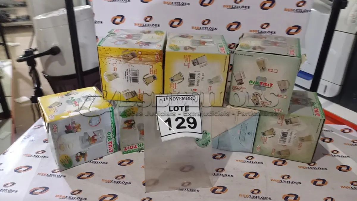 LOTE 129 - 07 ACESSÓRIOS PARA LIQUIDIFICADOR MARCA PIKTRIT. (NO ESTADO) ATENÇÃO! FAZER A VISITAÇÃO ANTES DE ARREMATAR, NÃO SABEMOS SE FUNCIONA, LEILÃO NÃO TEM GARANTIA E NEM DEVOLUÇÃO, SUJEITO A POSSÍVEIS AVARIAS VISÍVEIS/OCULTAS E/OU AUSÊNCIA DE COMPONENTES.