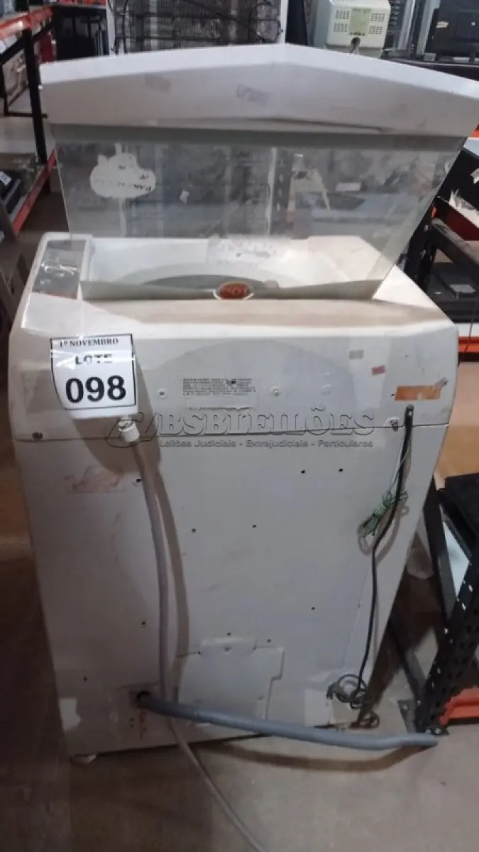 LOTE 098 - 01 MÁQUINA DE LAVAR 10KG 220V MARCA BRASTEMP. (NO ESTADO) ATENÇÃO! FAZER A VISITAÇÃO ANTES DE ARREMATAR, NÃO SABEMOS SE FUNCIONA, LEILÃO NÃO TEM GARANTIA E NEM DEVOLUÇÃO, SUJEITO A POSSÍVEIS AVARIAS VISÍVEIS/OCULTAS E/OU AUSÊNCIA DE COMPONENTES.