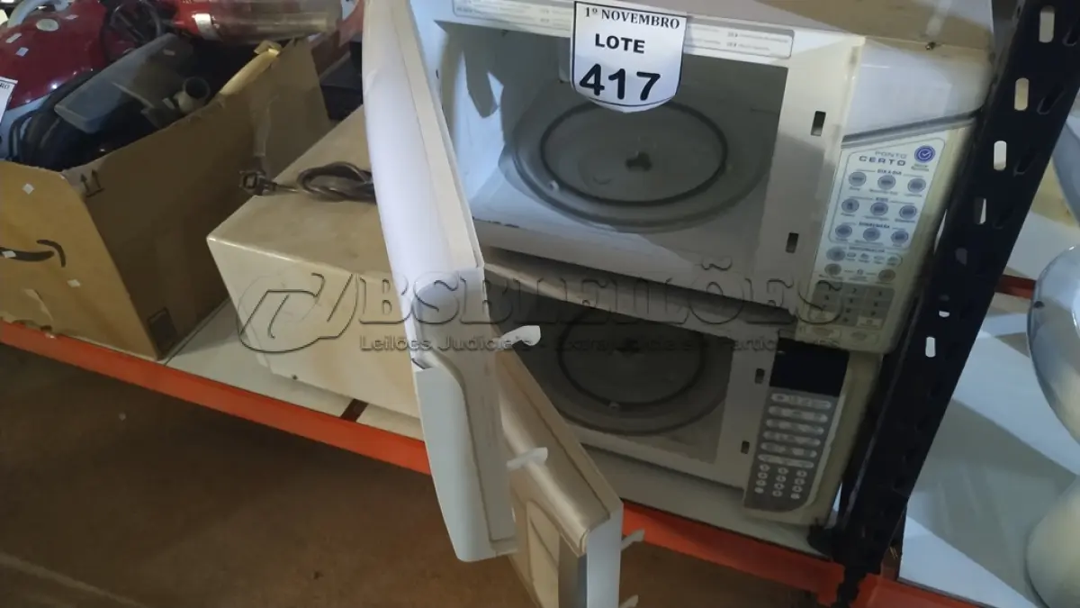 LOTE 417 - 03 MICRO-ONDAS MARCAS ELECTROLUX E BLUESKY. (NO ESTADO) ATENÇÃO! FAZER A VISITAÇÃO ANTES DE ARREMATAR, NÃO SABEMOS SE FUNCIONA, LEILÃO NÃO TEM GARANTIA E NEM DEVOLUÇÃO, SUJEITO A POSSÍVEIS AVARIAS VISÍVEIS/OCULTAS E/OU AUSÊNCIA DE COMPONENTES.