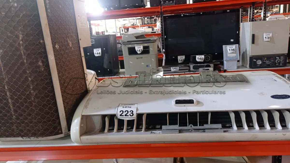 LOTE 223 - 01 CONDENSADORA 220V 36000 BTU MARCA CARRIER E 01 EVAPORADORA MARCA CARRIER. (NO ESTADO) ATENÇÃO! FAZER A VISITAÇÃO ANTES DE ARREMATAR, NÃO SABEMOS SE FUNCIONA, LEILÃO NÃO TEM GARANTIA E NEM DEVOLUÇÃO, SUJEITO A POSSÍVEIS AVARIAS VISÍVEIS/OCULTAS E/OU AUSÊNCIA DE COMPONENTES.