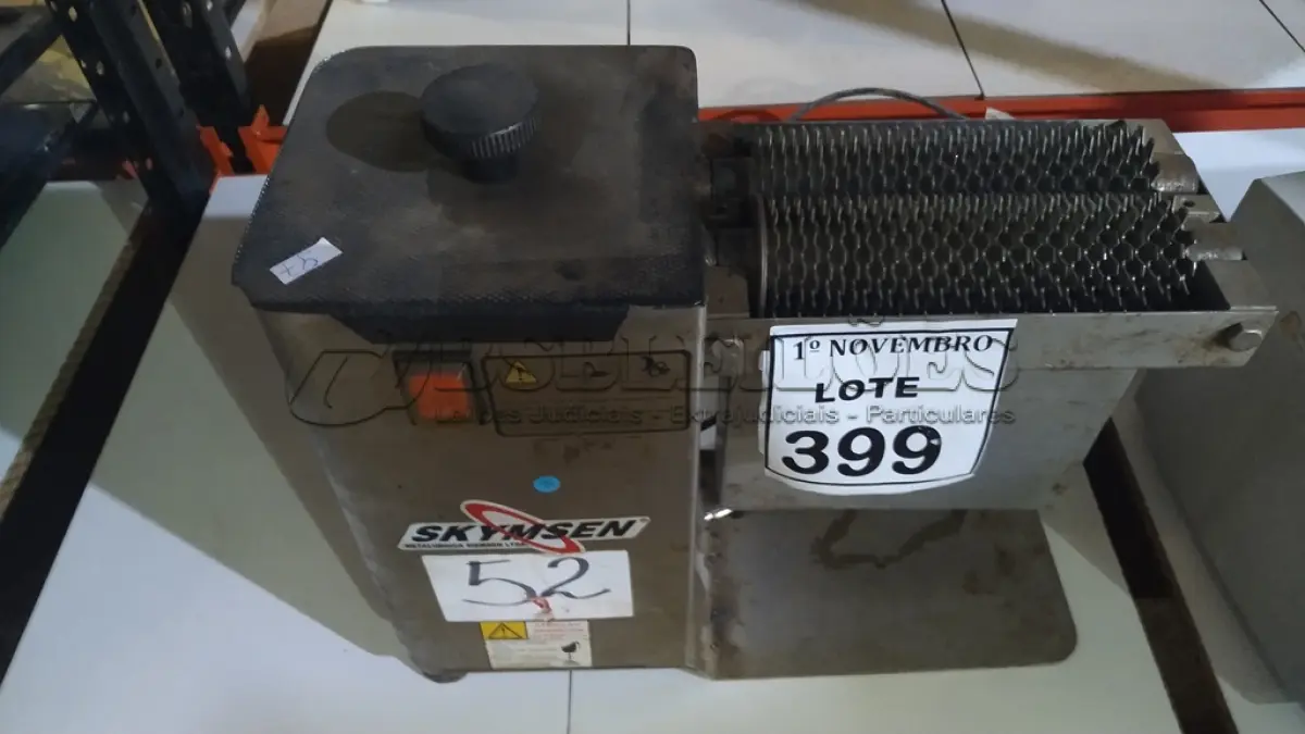 LOTE 399 - 01 MÁQUINA AMACIADORA DE BIFE MARCA SKYMSEN. (NO ESTADO) ATENÇÃO! FAZER A VISITAÇÃO ANTES DE ARREMATAR, NÃO SABEMOS SE FUNCIONA, LEILÃO NÃO TEM GARANTIA E NEM DEVOLUÇÃO, SUJEITO A POSSÍVEIS AVARIAS VISÍVEIS/OCULTAS E/OU AUSÊNCIA DE COMPONENTES.