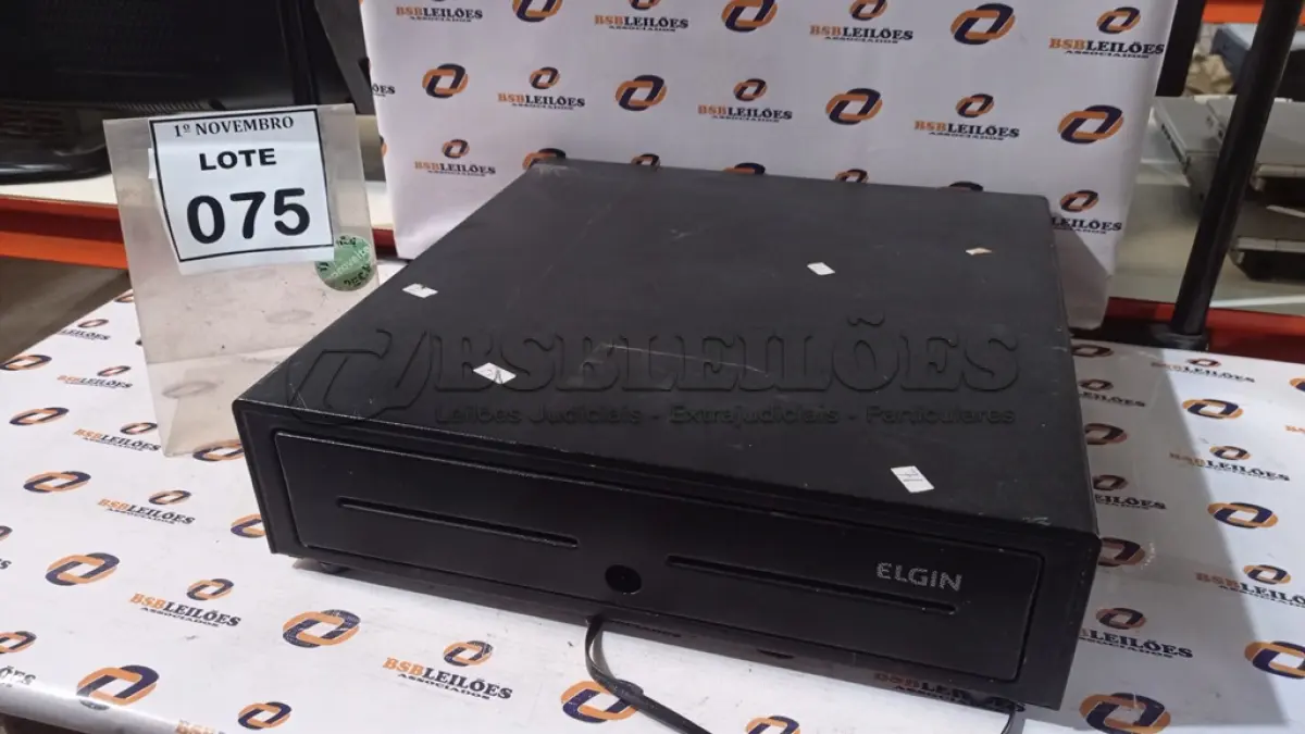 LOTE 075 - 01 GAVETA DE DINHEIRO. (NO ESTADO) ATENÇÃO! FAZER A VISITAÇÃO ANTES DE ARREMATAR, NÃO SABEMOS SE FUNCIONA, LEILÃO NÃO TEM GARANTIA E NEM DEVOLUÇÃO, SUJEITO A POSSÍVEIS AVARIAS VISÍVEIS/OCULTAS E/OU AUSÊNCIA DE COMPONENTES.