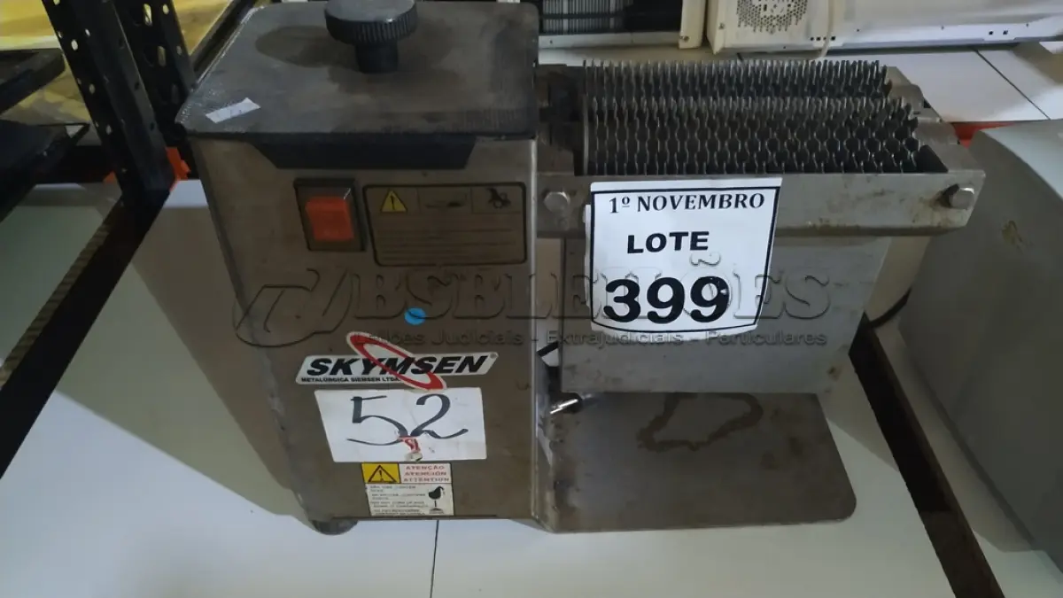 LOTE 399 - 01 MÁQUINA AMACIADORA DE BIFE MARCA SKYMSEN. (NO ESTADO) ATENÇÃO! FAZER A VISITAÇÃO ANTES DE ARREMATAR, NÃO SABEMOS SE FUNCIONA, LEILÃO NÃO TEM GARANTIA E NEM DEVOLUÇÃO, SUJEITO A POSSÍVEIS AVARIAS VISÍVEIS/OCULTAS E/OU AUSÊNCIA DE COMPONENTES.