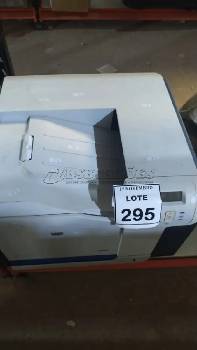 LOTE 295 - 01 IMPRESSORA MODELO CP3525DN MARCA HP. (NO ESTADO) ATENÇÃO! FAZER A VISITAÇÃO ANTES DE ARREMATAR, NÃO SABEMOS SE FUNCIONA, LEILÃO NÃO TEM GARANTIA E NEM DEVOLUÇÃO, SUJEITO A POSSÍVEIS AVARIAS VISÍVEIS/OCULTAS E/OU AUSÊNCIA DE COMPONENTES.