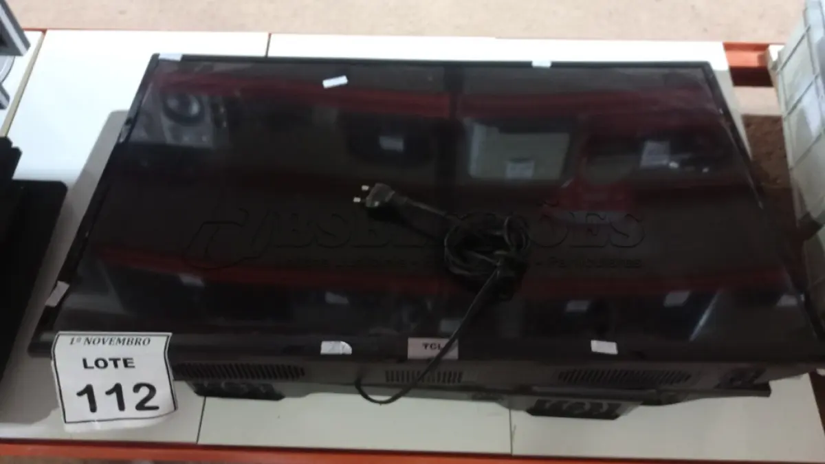 LOTE 112 - 02 TVS LCD 32’’ MARCAS SEMP TCL E SONY. (NO ESTADO) ATENÇÃO! FAZER A VISITAÇÃO ANTES DE ARREMATAR, NÃO SABEMOS SE FUNCIONA, LEILÃO NÃO TEM GARANTIA E NEM DEVOLUÇÃO, SUJEITO A POSSÍVEIS AVARIAS VISÍVEIS/OCULTAS E/OU AUSÊNCIA DE COMPONENTES.