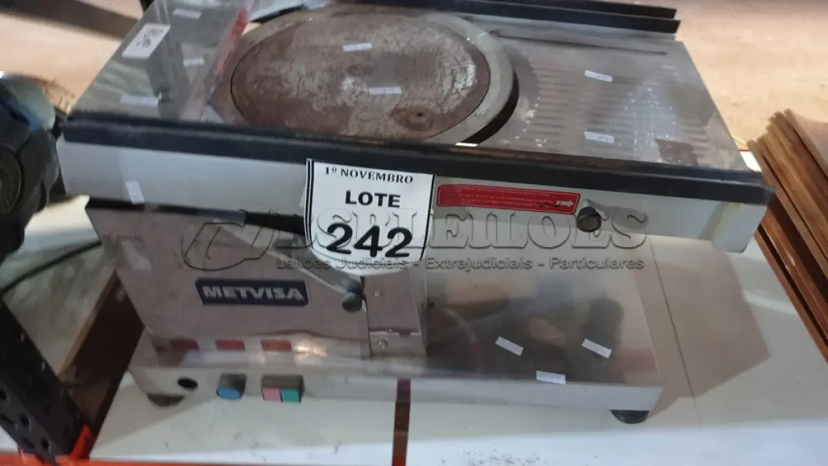 LOTE 242 - 01 FATIADOR DE FRIOS MARCA METVISA. (NO ESTADO) ATENÇÃO! FAZER A VISITAÇÃO ANTES DE ARREMATAR, NÃO SABEMOS SE FUNCIONA, LEILÃO NÃO TEM GARANTIA E NEM DEVOLUÇÃO, SUJEITO A POSSÍVEIS AVARIAS VISÍVEIS/OCULTAS E/OU AUSÊNCIA DE COMPONENTES.