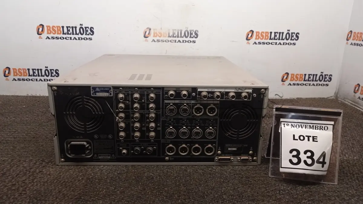 LOTE 334 - 01 GRAVADOR DE VIDEOCASSETE DIGITAL MODELO DSR-80 MARCA SONY. (NO ESTADO) ATENÇÃO! FAZER A VISITAÇÃO ANTES DE ARREMATAR, NÃO SABEMOS SE FUNCIONA, LEILÃO NÃO TEM GARANTIA E NEM DEVOLUÇÃO, SUJEITO A POSSÍVEIS AVARIAS VISÍVEIS/OCULTAS E/OU AUSÊNCIA DE COMPONENTES.