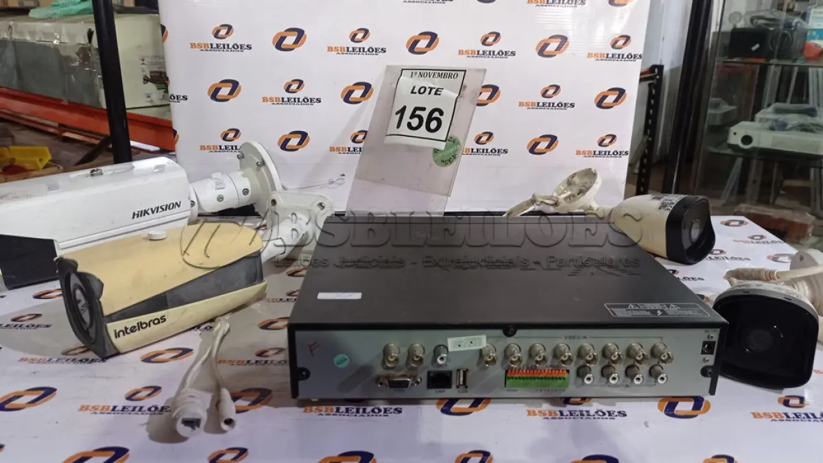 LOTE 156 - 01 DVR E 04 CÂMERAS DE MONITORAMENTO DE MARCAS E MODELOS DIVERSOS. (NO ESTADO) ATENÇÃO! FAZER A VISITAÇÃO ANTES DE ARREMATAR, NÃO SABEMOS SE FUNCIONA, LEILÃO NÃO TEM GARANTIA E NEM DEVOLUÇÃO, SUJEITO A POSSÍVEIS AVARIAS VISÍVEIS/OCULTAS E/OU AUSÊNCIA DE COMPONENTES.