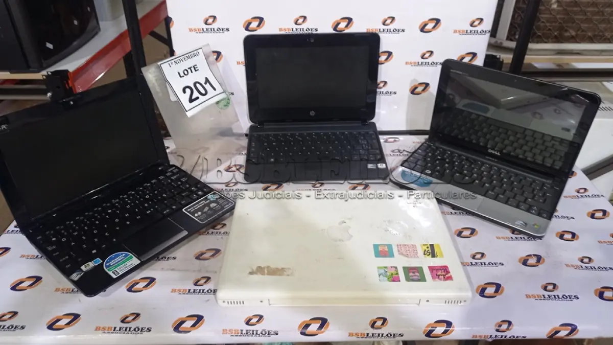 LOTE 201 - 01 MACBOOK APPLE E 03 NETBOOKS DE MARCAS E MODELOS DIVERSOS. (NO ESTADO) ATENÇÃO! FAZER A VISITAÇÃO ANTES DE ARREMATAR, NÃO SABEMOS SE FUNCIONA, LEILÃO NÃO TEM GARANTIA E NEM DEVOLUÇÃO, SUJEITO A POSSÍVEIS AVARIAS VISÍVEIS/OCULTAS E/OU AUSÊNCIA DE COMPONENTES.